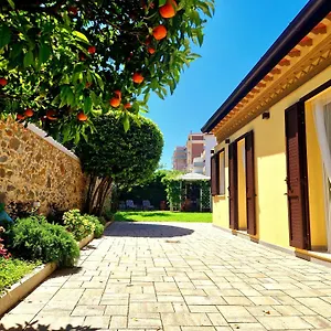 Serra Di Mare Casa Con Giardino Livorno